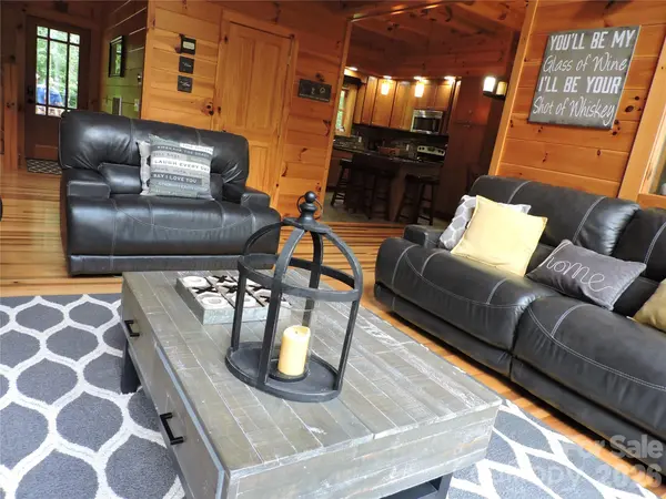 103 Chucks LN, Bakersville, NC 28705