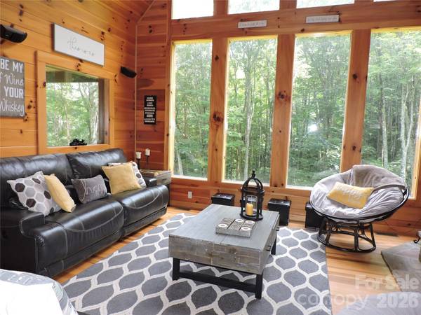 103 Chucks LN, Bakersville, NC 28705