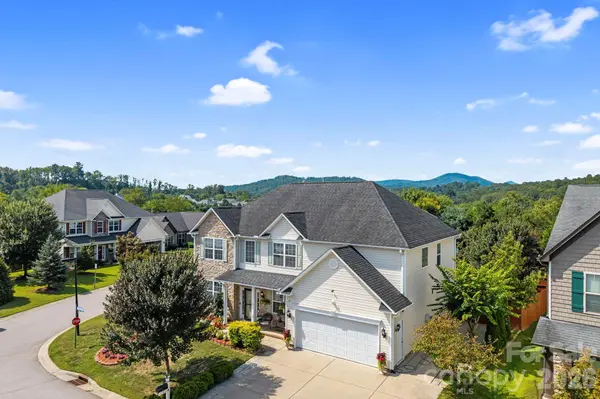 2 Breyerton CT, Asheville, NC 28804