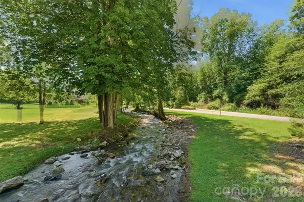 282 Tamarack TRL, Waynesville, NC 28785