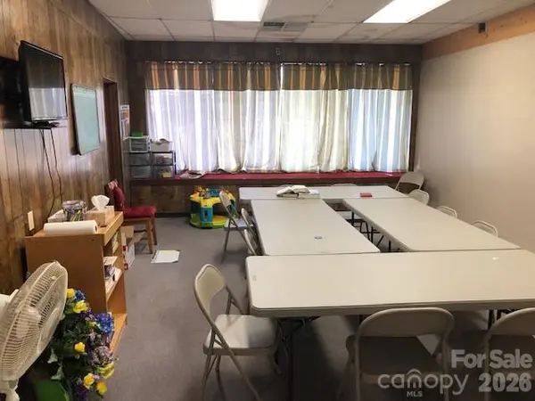 104 Fairway Shopping Center ST, Hudson, NC 28638