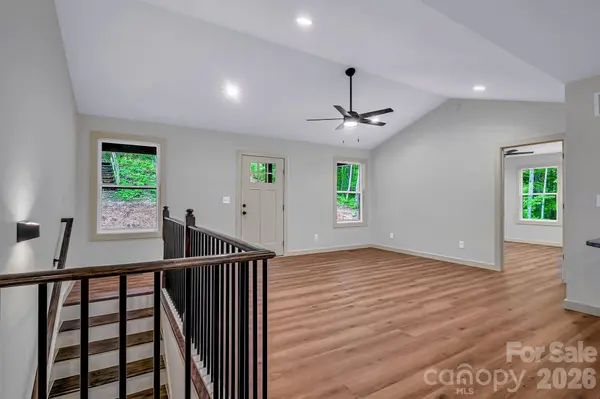 1282 Old Country RD #36, Waynesville, NC 28786