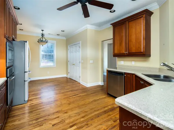 124 Towne Place DR, Hendersonville, NC 28792