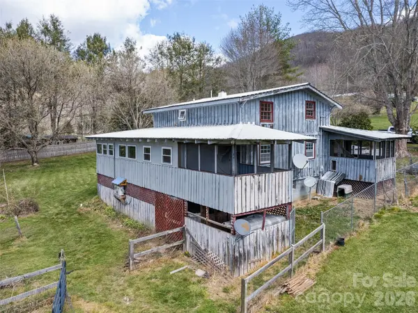 838 Hidden Valley RD, Clyde, NC 28721
