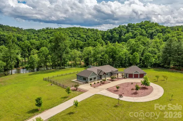 118 McOwenben PASS, Lake Lure, NC 28746