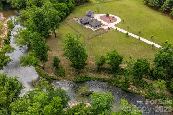 118 McOwenben PASS, Lake Lure, NC 28746