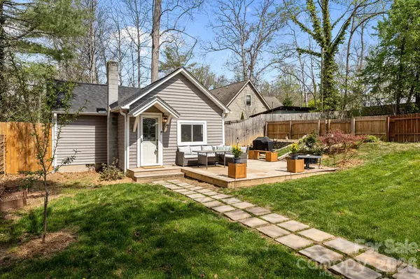 11 Log Cabin TRL, Candler, NC 28715