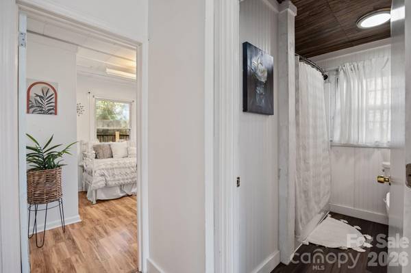 11 Log Cabin TRL, Candler, NC 28715