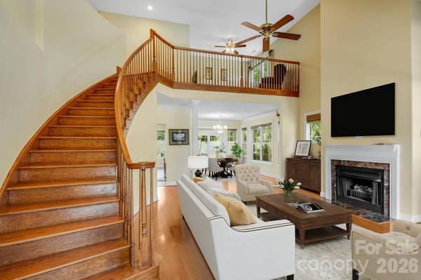 4 AMARETTO DR, Candler, NC 28715