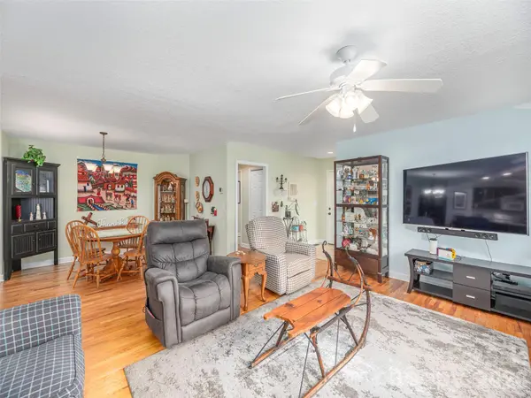 22 Cottage LOOP, Waynesville, NC 28785