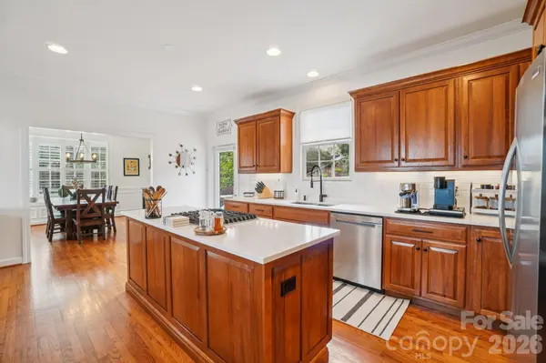 1409 Woodsong DR, Hendersonville, NC 28791
