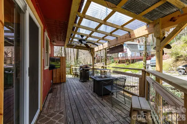 2670 Dicks Creek RD, Whittier, NC 28789