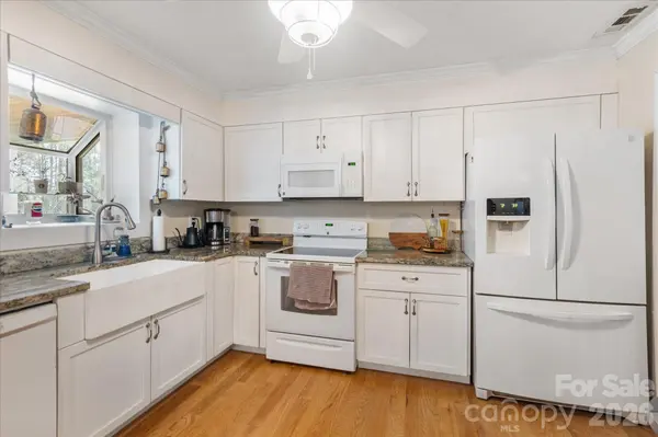 180 Fisher RD, Brevard, NC 28712