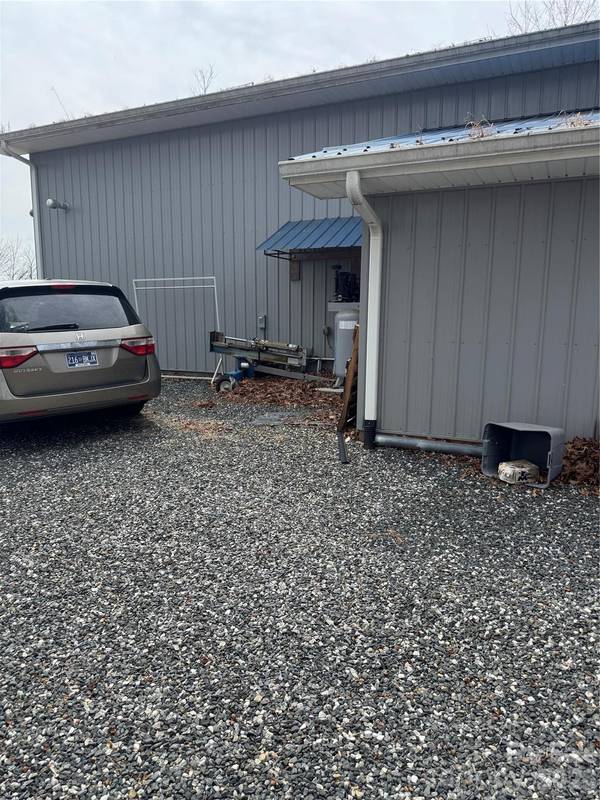 3768 Carl Eller RD, Marshall, NC 28753