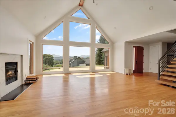 8 Nottingham DR, Candler, NC 28715