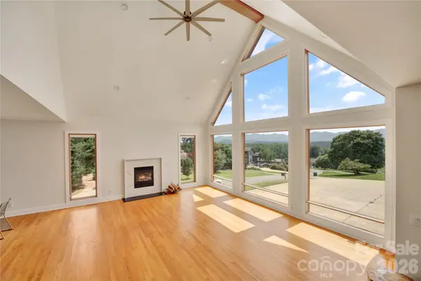 8 Nottingham DR, Candler, NC 28715