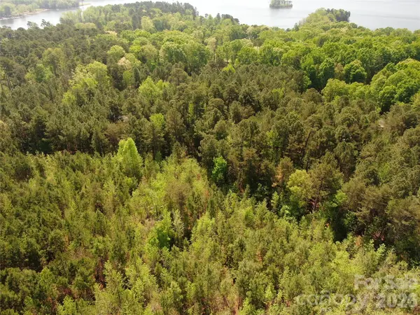 123 Summerlake DR, New London, NC 28127