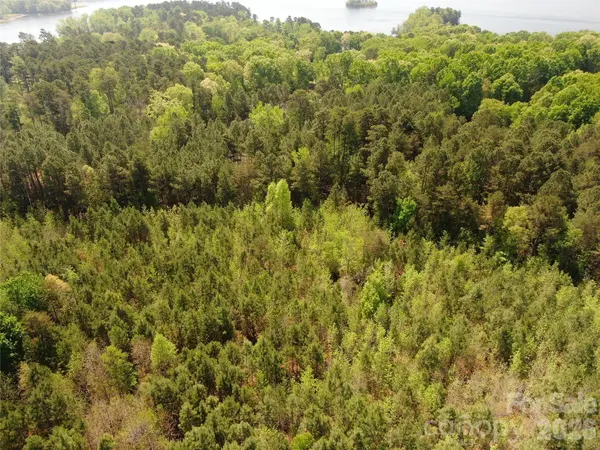 123 Summerlake DR, New London, NC 28127