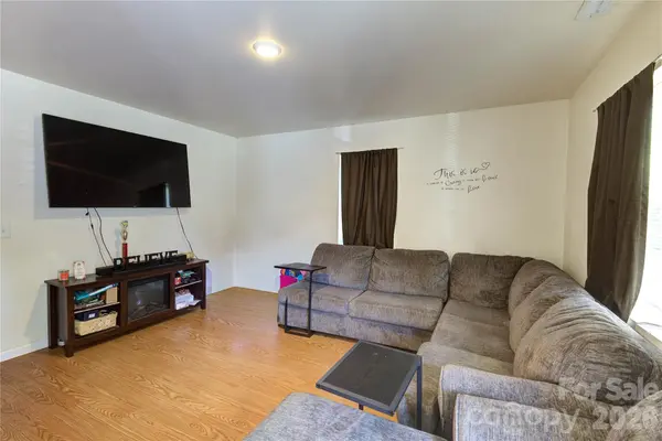 419 N Academy ST, Mooresville, NC 28115