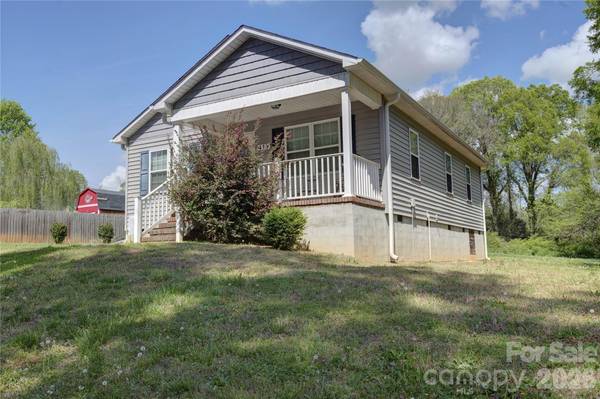 419 N Academy ST, Mooresville, NC 28115