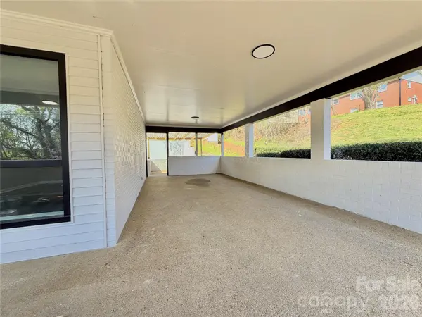 202 WOODWARD AVE, Morganton, NC 28655