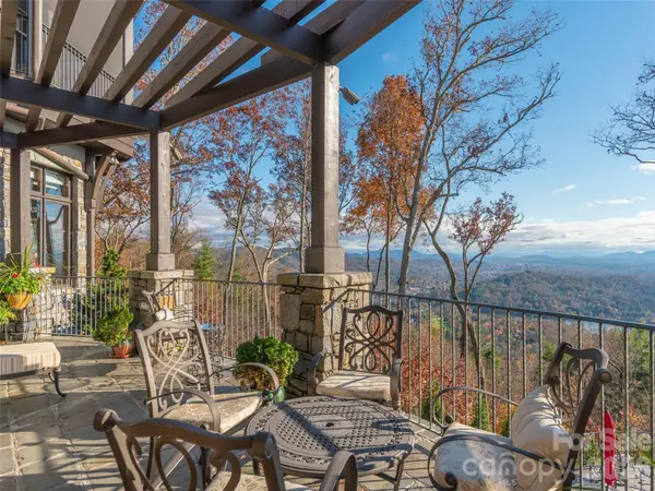 633 Altamont VW, Asheville, NC 28804