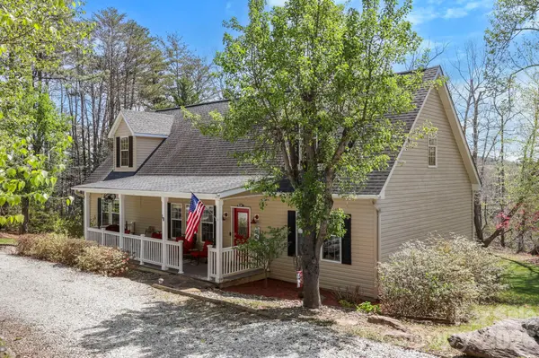 10 Eagle DR, Hendersonville, NC 28792