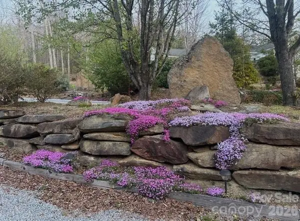 10 Eagle DR, Hendersonville, NC 28792