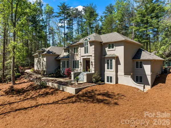 3 Fir Tree LN, Asheville, NC 28803