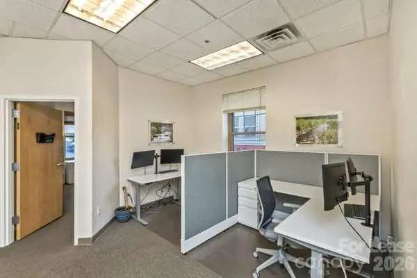 56 College ST #201, Asheville, NC 28801