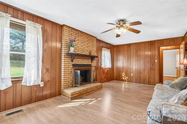 821 Woods DR, Statesville, NC 28677