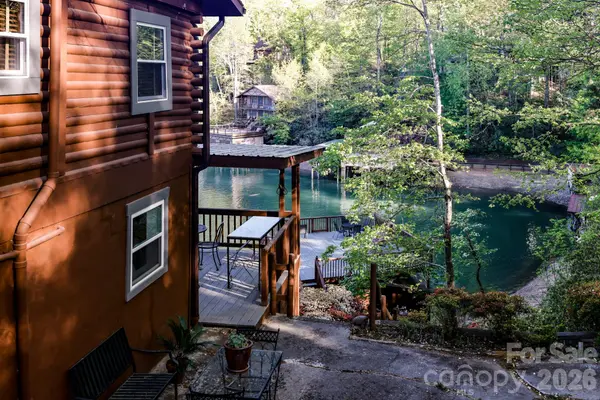 118 Rock Point RD, Lake Lure, NC 28746