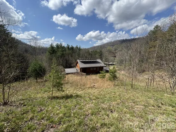 1422 Middle Fork RD, Hendersonville, NC 28792