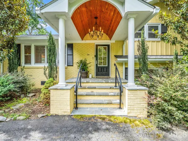 111 Dogwood DR, Black Mountain, NC 28711