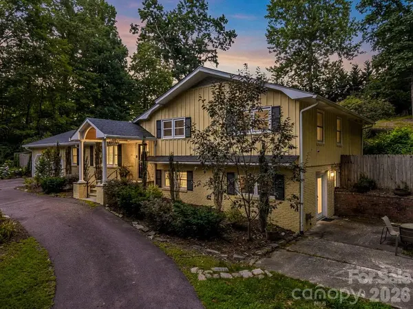 111 Dogwood DR, Black Mountain, NC 28711