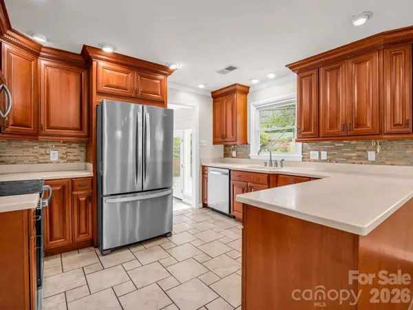 111 Dogwood DR, Black Mountain, NC 28711