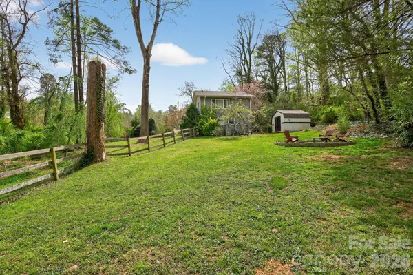 3 Ellenwood DR, Asheville, NC 28804