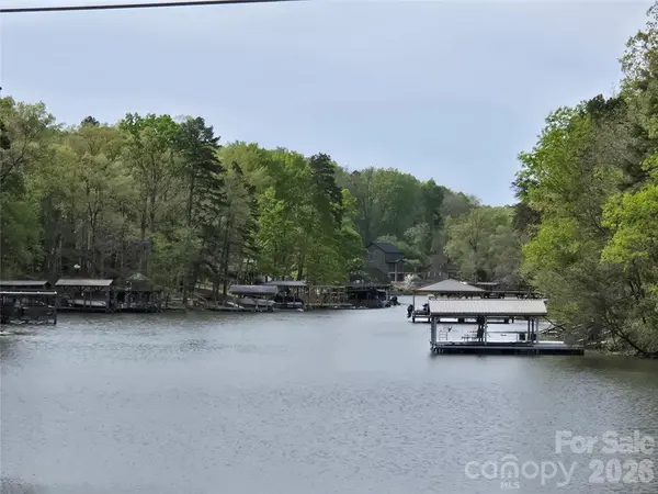 286 Aberdeen CT E #43, Badin Lake, NC 28127
