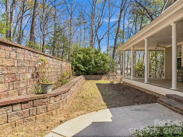 196 Blackbird LN, Tryon, NC 28782