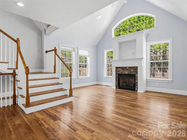 196 Blackbird LN, Tryon, NC 28782