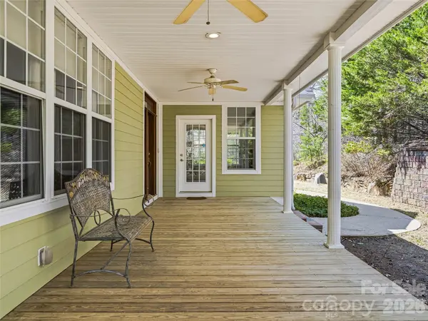 196 Blackbird LN, Tryon, NC 28782