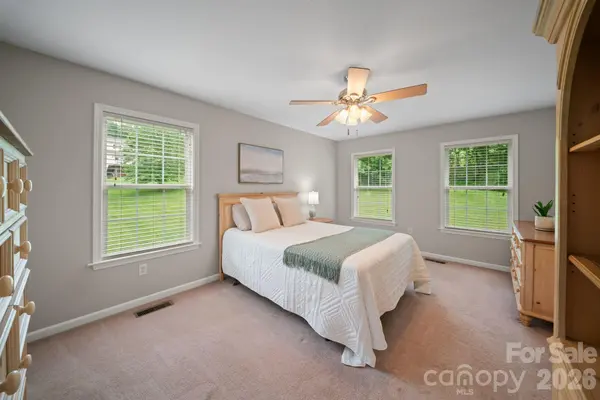 77 Sherry LN, Leicester, NC 28748