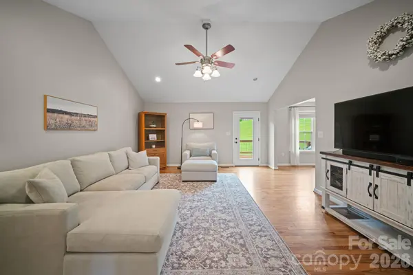 77 Sherry LN, Leicester, NC 28748