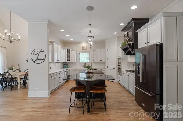 109 Hawksnest LN, Mooresville, NC 28117