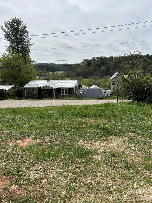 99999 Lamb AVE #2, Asheville, NC 28806