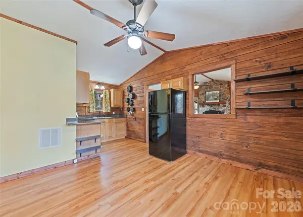 61 Shirdash DR, Maggie Valley, NC 28751