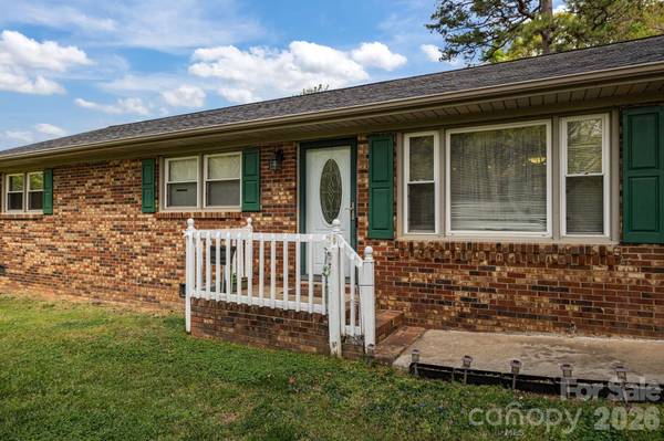 3942 Linwood RD, Gastonia, NC 28052