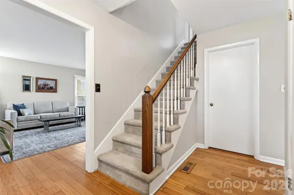 102 Charles Ridge RD, Asheville, NC 28805