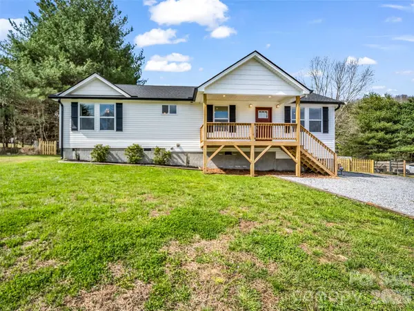 29 Kanes DR, Hendersonville, NC 28739