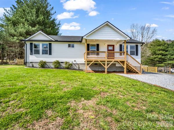 29 Kanes DR, Hendersonville, NC 28739